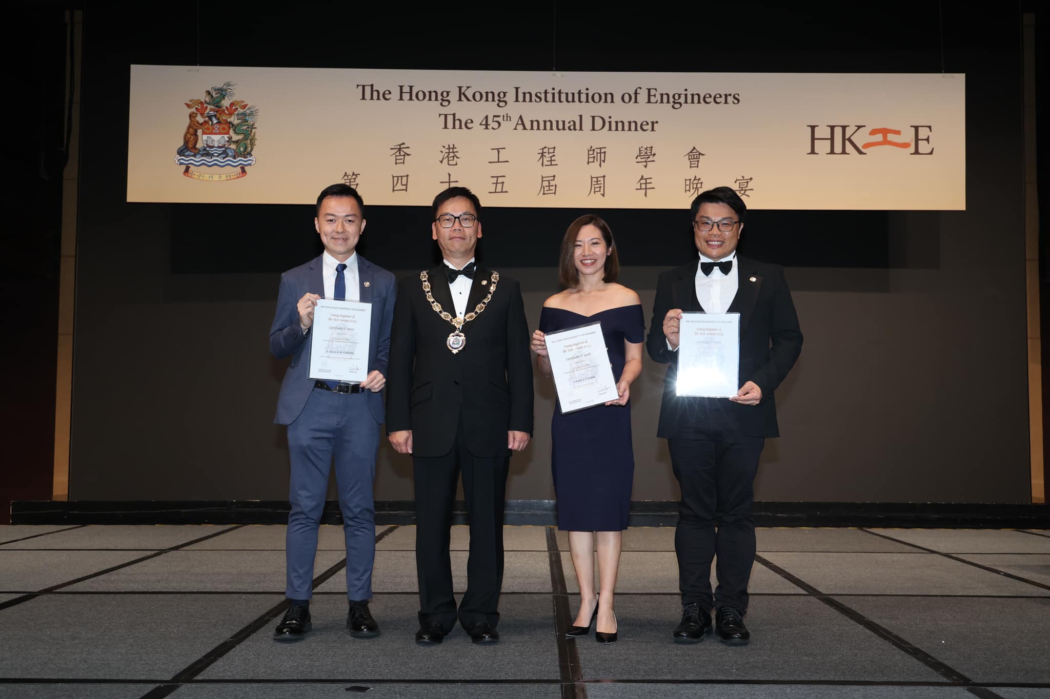 Photo of the Certificate of Merit for HKIE's Young Engineer of the Year Award 2023 with CEO Ir Dixon Kwok at the 1st right.